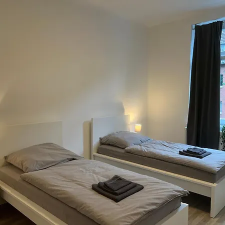 Three-bedroom In Center 公寓 *