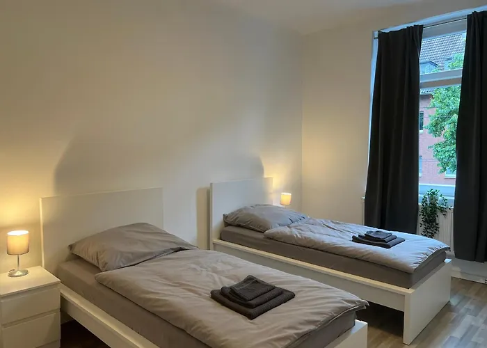 Three-bedroom In Center 아파트 *